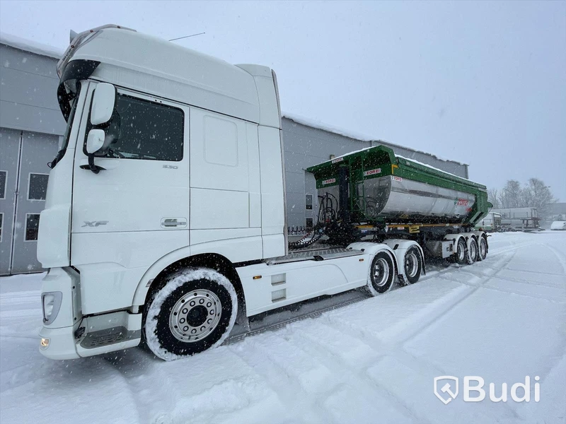 Lastbil DAF XF 530 SSC med schakttrailer/isolerad för asfalt