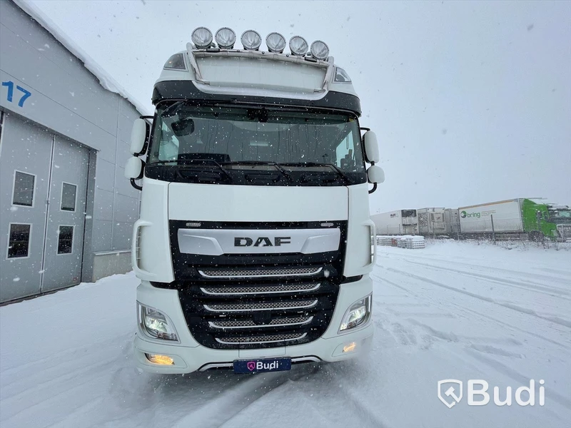 Lastbil DAF XF 530 SSC med schakttrailer/isolerad för asfalt