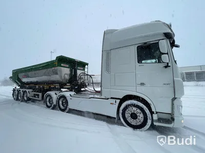 Lastbil DAF XF 530 SSC med schakttrailer/isolerad för asfalt