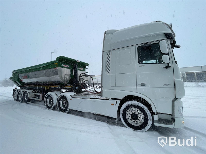 Lastbil DAF XF 530 SSC med schakttrailer/isolerad för asfalt