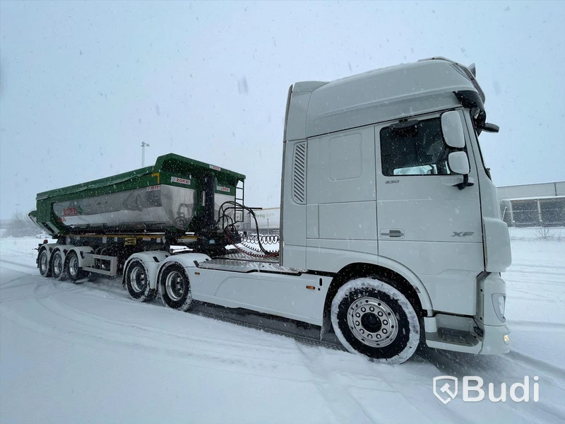 Lastbil DAF XF 530 SSC med schakttrailer/isolerad för asfalt