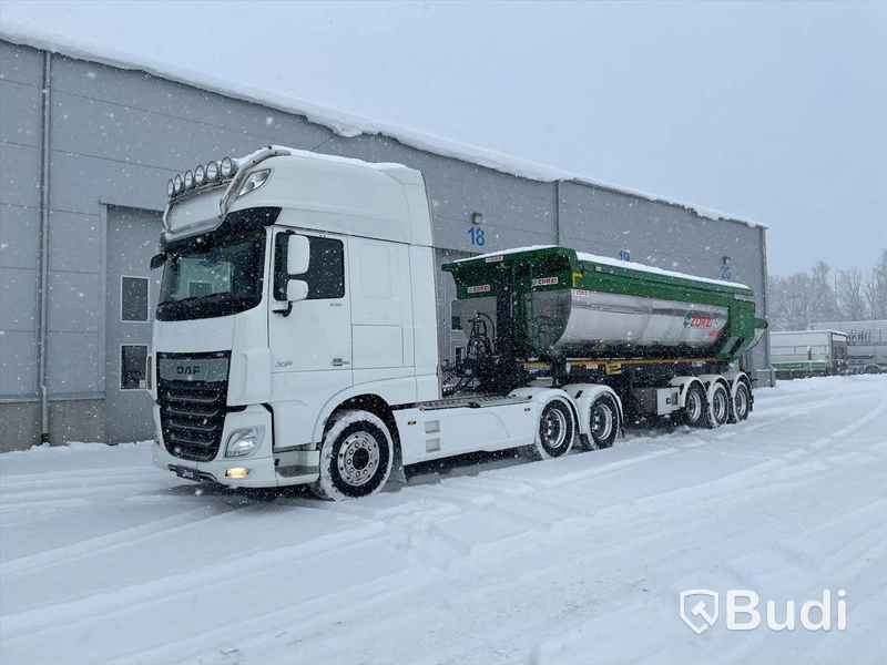Lastbil DAF XF 530 SSC med schakttrailer/isolerad för asfalt