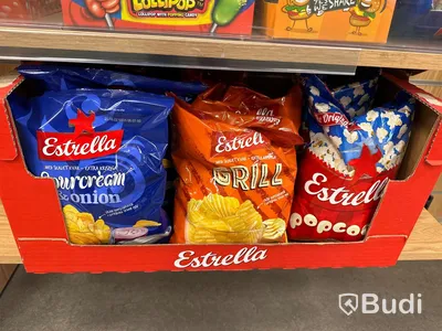 Diverse hyllor inklusive innehåll