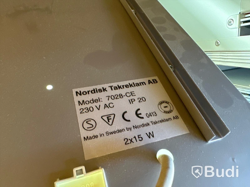 Ljusskärm, reklamskylt med två lampor.
