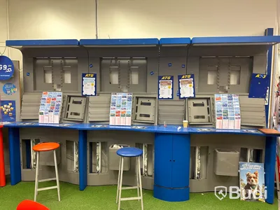 Svenska spel och ATG monter. Samt 5 st pallar.