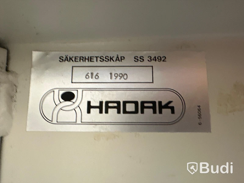 Säkerhetsskåp, kassaskåp Hadak. 160 cm högt, 47 cm djupt.