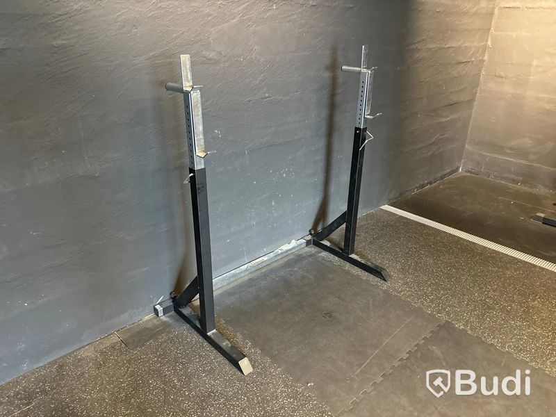 1 st Squat Rack