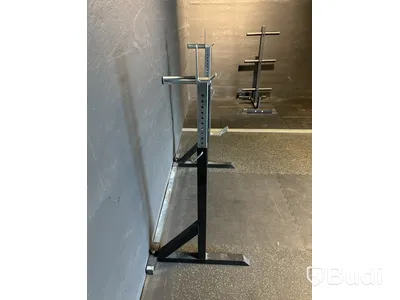 1 st Squat Rack
