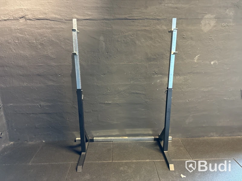 1 st Squat Rack