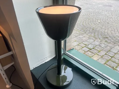 Bordslampa. Ord. pris inkl. moms: ca 10 585 kr