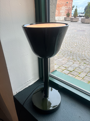 Bordslampa. Ord. pris inkl. moms: ca 10 585 kr