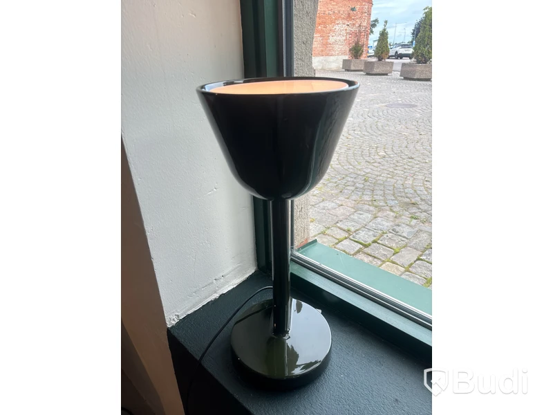 Bordslampa. Ord. pris inkl. moms: ca 10 585 kr