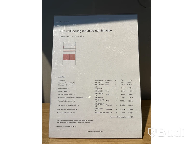 Bokhylla String Pira, vägg- och takmonterad. Ord. pris inkl. moms: ca 31 720 kr