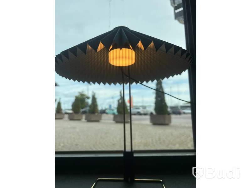 Bordslampa HAY.  Ord. pris inkl. moms ca: 3199 kr