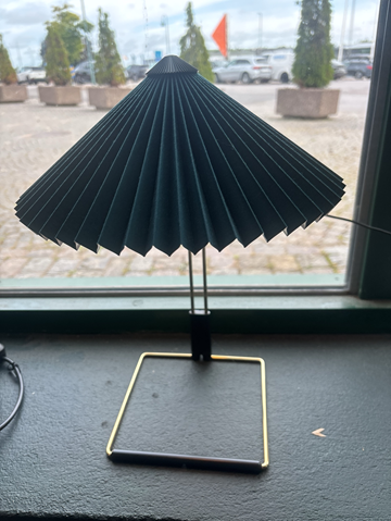 Bordslampa HAY.  Ord. pris inkl. moms ca: 3199 kr