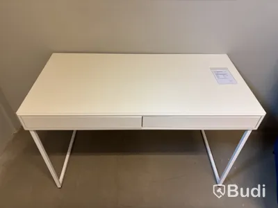 Skrivbord  Engelsson Cube inkl. vägghylla. Totalt ord. pris inkl. moms: ca 11 375 kr