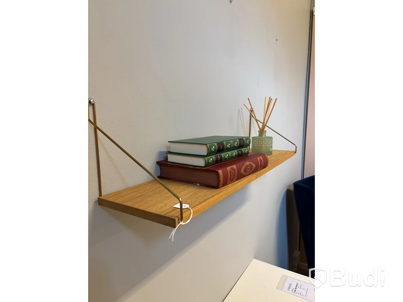 Skrivbord  Engelsson Cube inkl. vägghylla. Totalt ord. pris inkl. moms: ca 11 375 kr