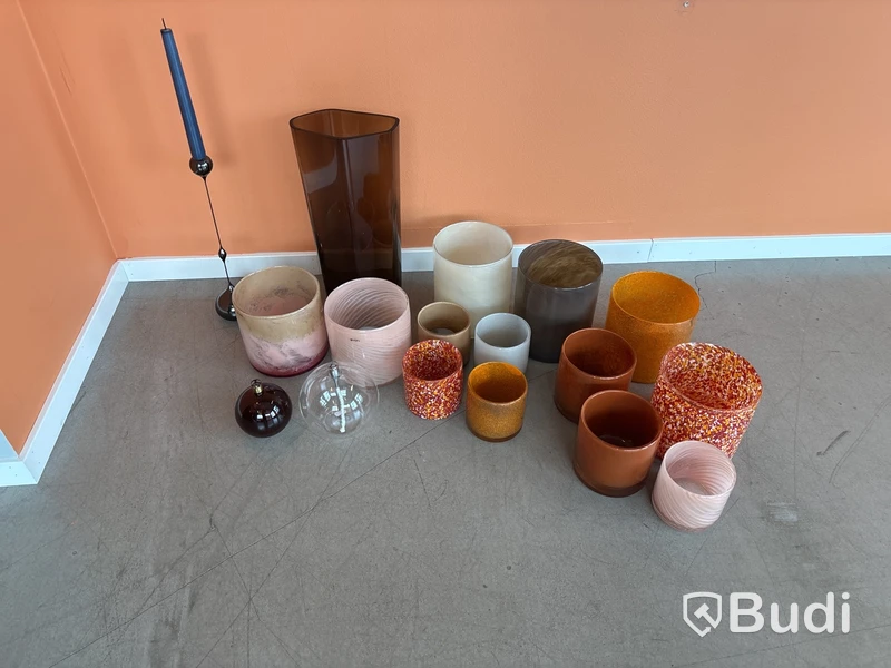 Parti med diverse ljusstakar. Ord. pris inkl. moms: ca 4500 kr