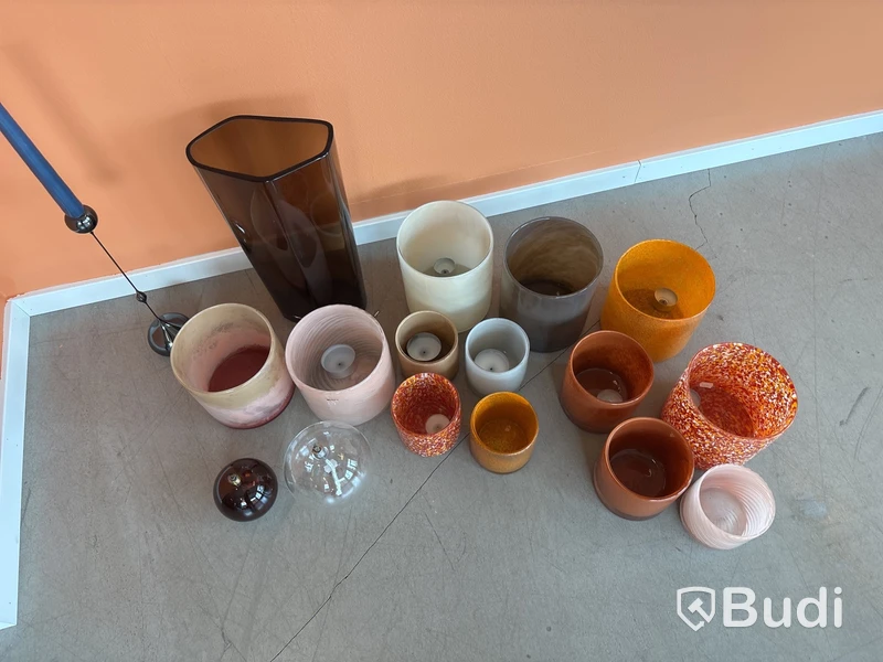 Parti med diverse ljusstakar. Ord. pris inkl. moms: ca 4500 kr