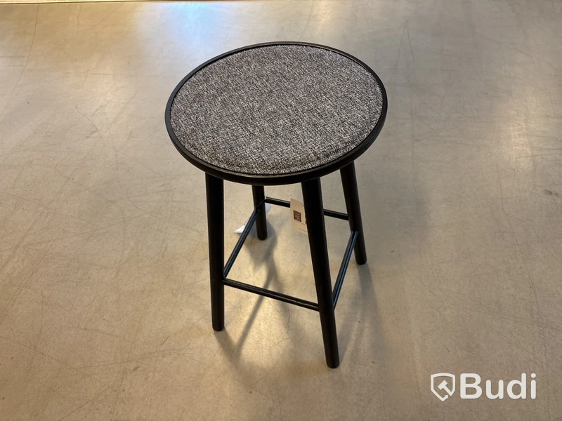Barpall Hans K ZigZag. Ord. pris inkl. moms: ca 2590 kr