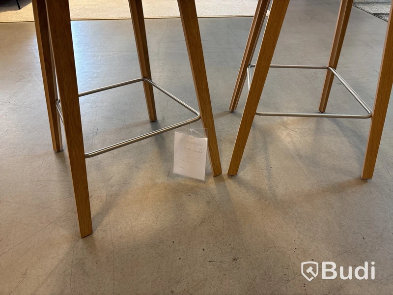 2 st. pall Hay About a Stool. Ord. pris inkl. moms: ca 7100 kr