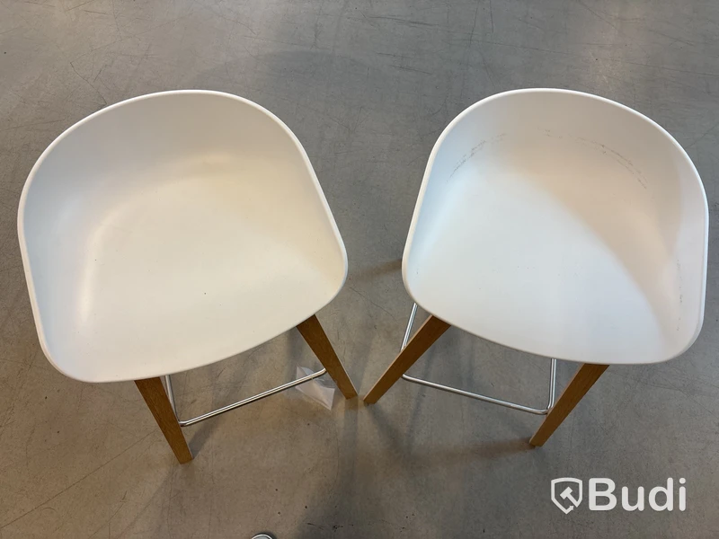 2 st. pall Hay About a Stool. Ord. pris inkl. moms: ca 7100 kr