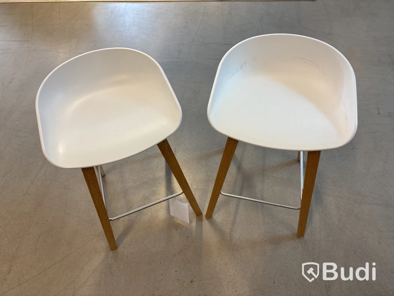 2 st. pall Hay About a Stool. Ord. pris inkl. moms: ca 7100 kr