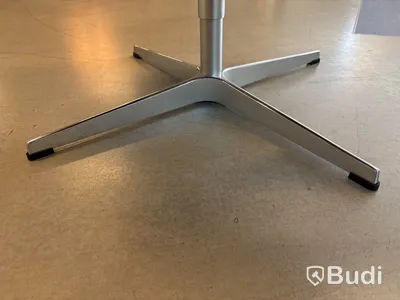 Fåtölj Fritz Hansen Swan. Ord. pris inkl. moms: ca 49 999 kr