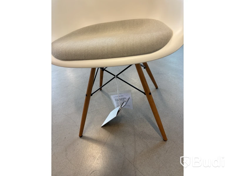 Stol Vitra Eames. Ord. pris inkl. moms: ca 12 860 kr