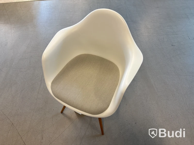 Stol Vitra Eames. Ord. pris inkl. moms: ca 12 860 kr