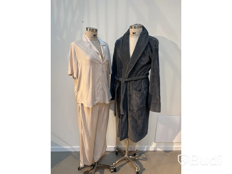 2 st. Skyltdockor Lexington. Totalt ord. pris ca 5000 kr.