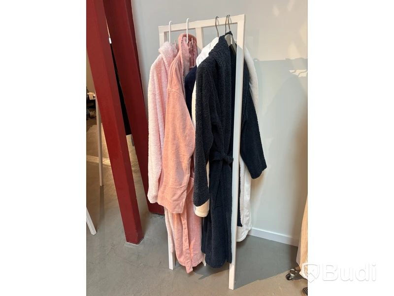Parti med morgonrockar Lexington, inkl. klädhängare. Totalt ord. pris inkl. moms ca 9000 kr