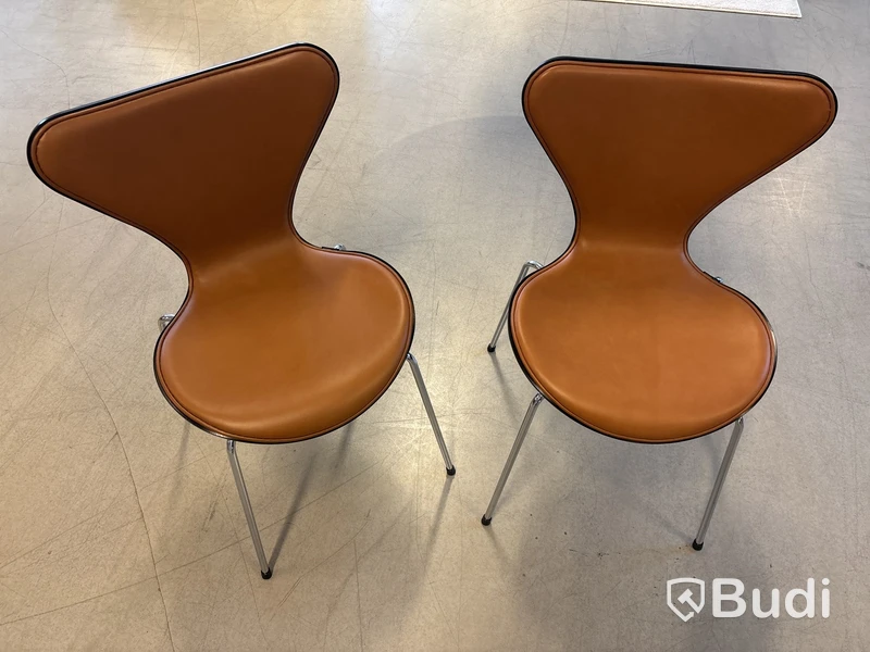 2 st. stolar Fritz Hansen. Total ord. pris inkl. moms: ca 18 000 kr