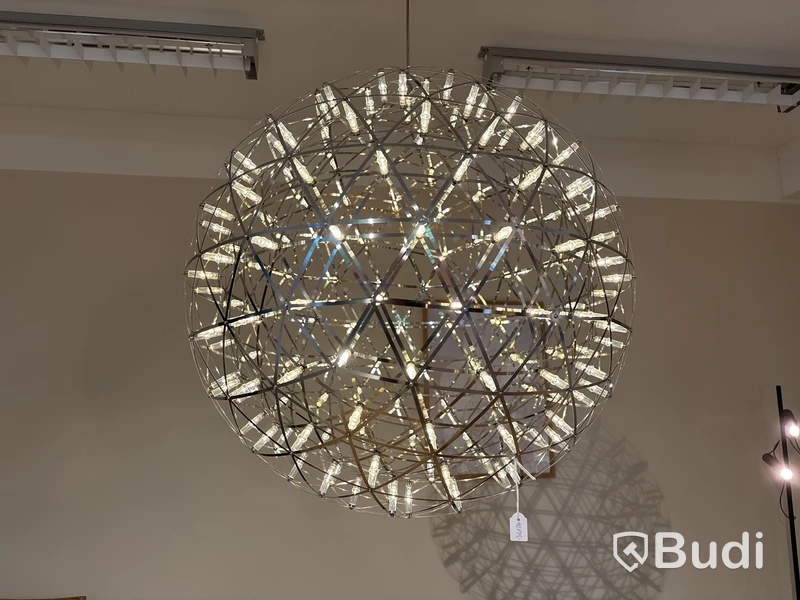 Taklampa Moooi Raimond. Ord. pris inkl. moms: ca 40 875 kr
