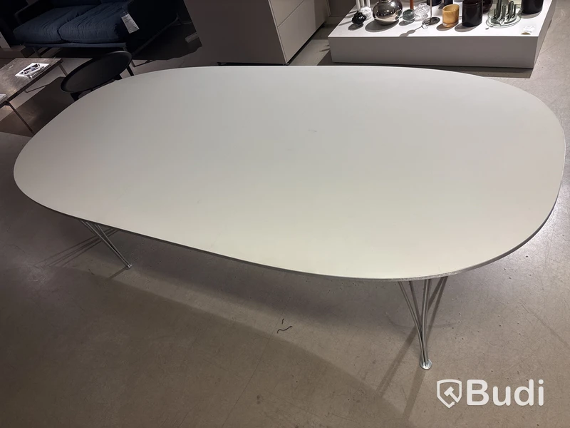 Matbord Fritz Hansen Superellipse B620. Ord. pris inkl. moms: ca 61999 kr