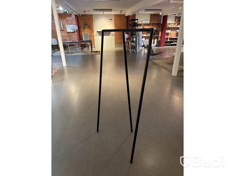 Klädhängare Hay Loop Stand Hall Ord pris. inkl. moms: 3399 kr.