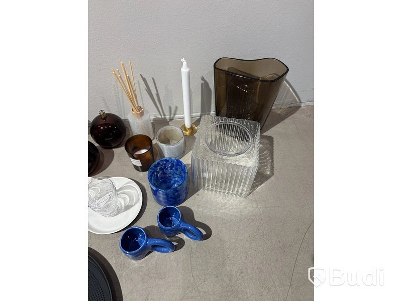 Parti med diverse inredningsdetaljer. Totalt ord. pris inkl. moms: ca 3500 kr