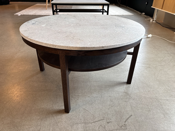 Soffbord G.A.D. kalkstensskiva. Ord. pris inkl. moms: ca 31 400 kr