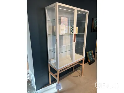Vitrinskåp Övde. Ord. pris inkl. moms: ca 52 240 kr