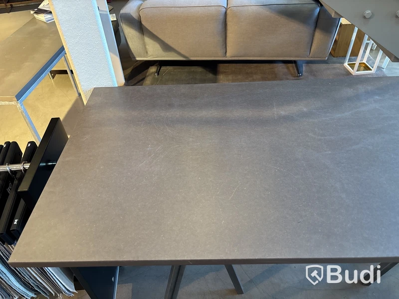 2 st. Bord, ord. Pris inkl. Moms: ca 3 000 kr