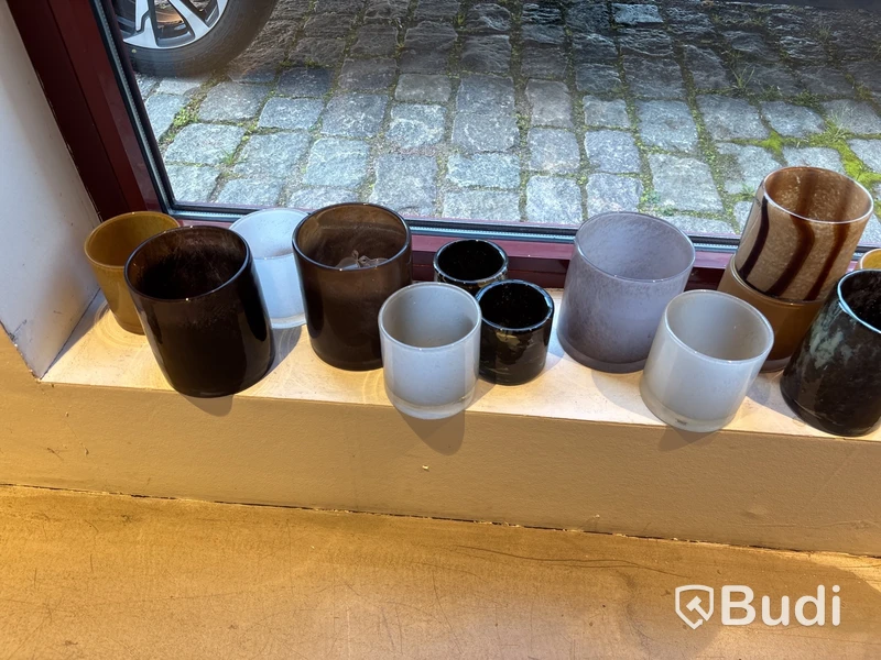 Parti med ljusstakar och skålar
