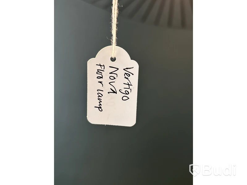 Golvlampa Vertigo Nova, böjd arm. Ord. pris inkl. moms: ca 32 440 kr