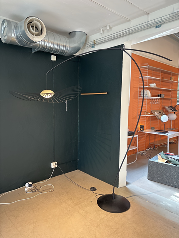 Golvlampa Vertigo Nova, böjd arm. Ord. pris inkl. moms: ca 32 440 kr