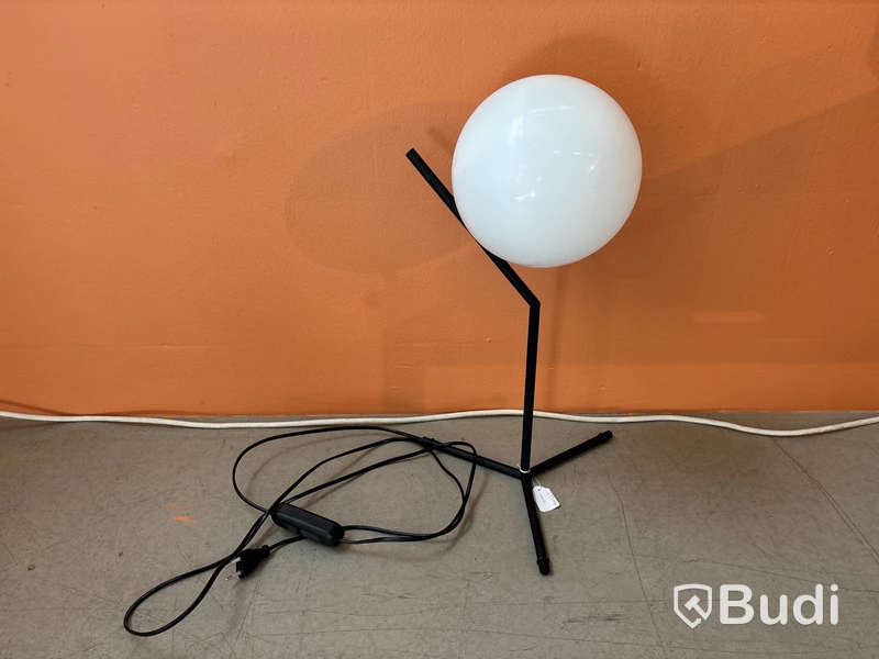 Golvlampa med vit glob, Flos, IC T1 HIIH,  Ord. pris inkl. moms: ca 5680 kr