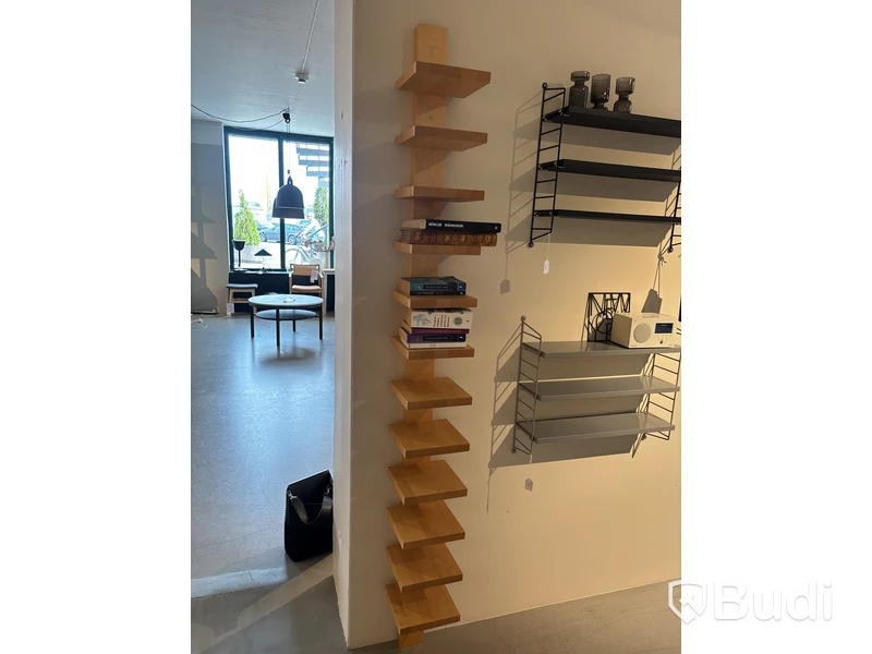 Hylla Källemo Pilaster. Ord. pris inkl. moms: ca 7500 kr