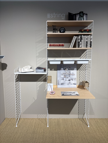Hyllsystem med skrivbord String. Ord. pris inkl. moms: ca 4000 kr