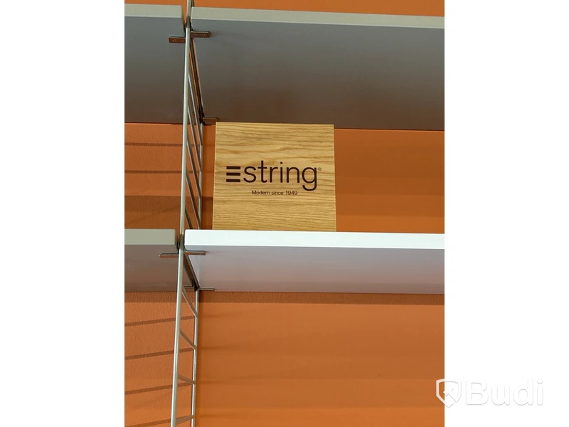 Vägghylla inkl. bord String. Ord. pris inkl. moms: ca 12 000 kr