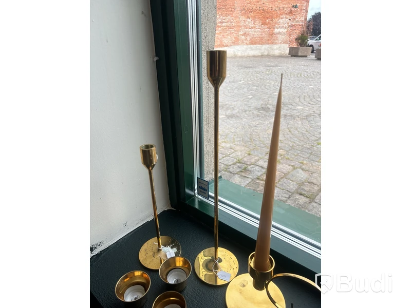 Parti med mässingljusstakar. Totalt ord. pris inkl. moms ca: 4000 kr