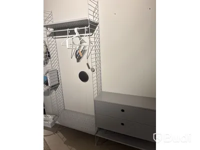 Klädhängare med byrå, vägghängd, String. Ord. pris inkl. moms: ca 7000 kr
