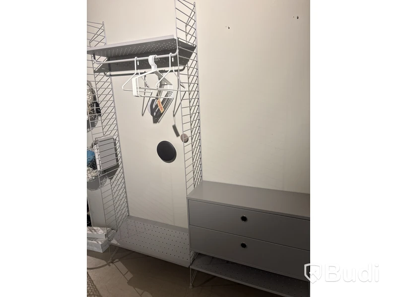 Klädhängare med byrå, vägghängd, String. Ord. pris inkl. moms: ca 7000 kr